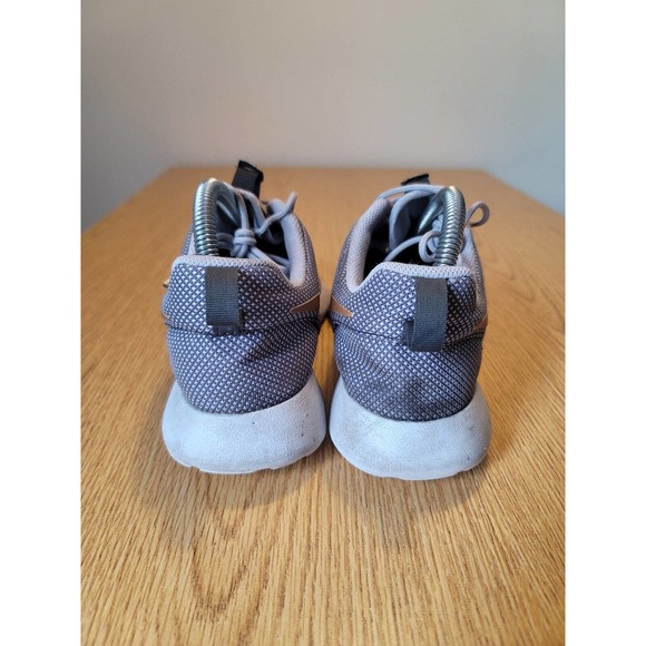 Womens Nike grey gold Roshe One running shoe sz. 7.5 - Picture 6 of 8